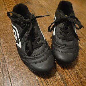 Umbro classico youth size 2 soccer cleats